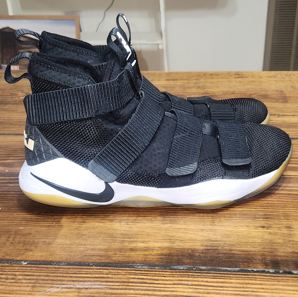 Mens Nike Zoom Lebron Solider 11